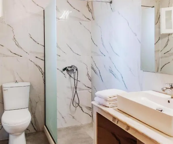 Four Seasons Apartment *