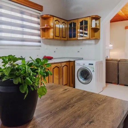 Four Seasons Apartmán Lefkímmi